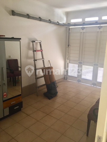 House for rent in Tangerang, Indonesia · Riding · 4 rooms, 3 baths