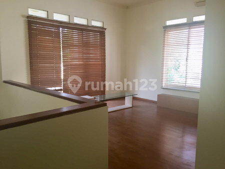 House for rent in Tangerang, Indonesia · Riding · 4 rooms, 3 baths