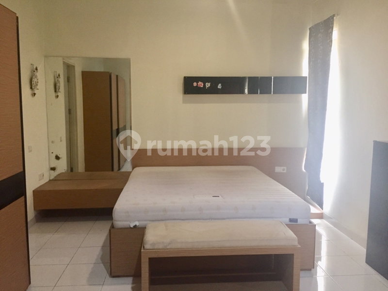 House for rent in Tangerang, Indonesia · Riding · 4 rooms, 3 baths