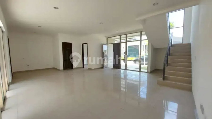 House for rent in Tangerang, Indonesia · Riding · 4 rooms, 4 baths