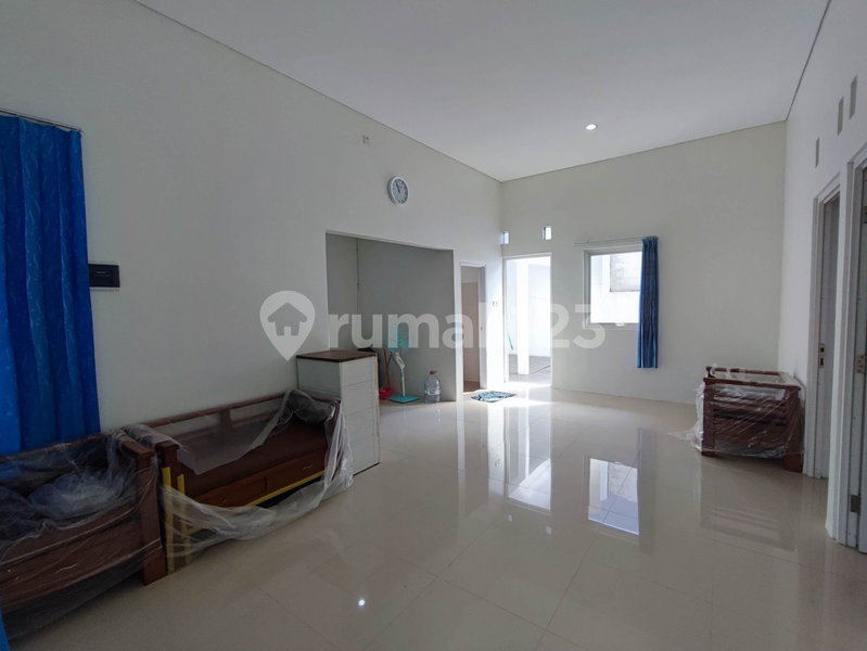 House for rent in Tangerang, Indonesia · Sukasari · 2 rooms, 1 bath
