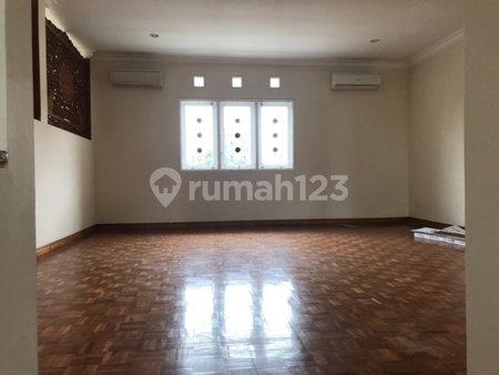 House for rent in Tangerang, Indonesia · Sukasari · 5 rooms, 3 baths