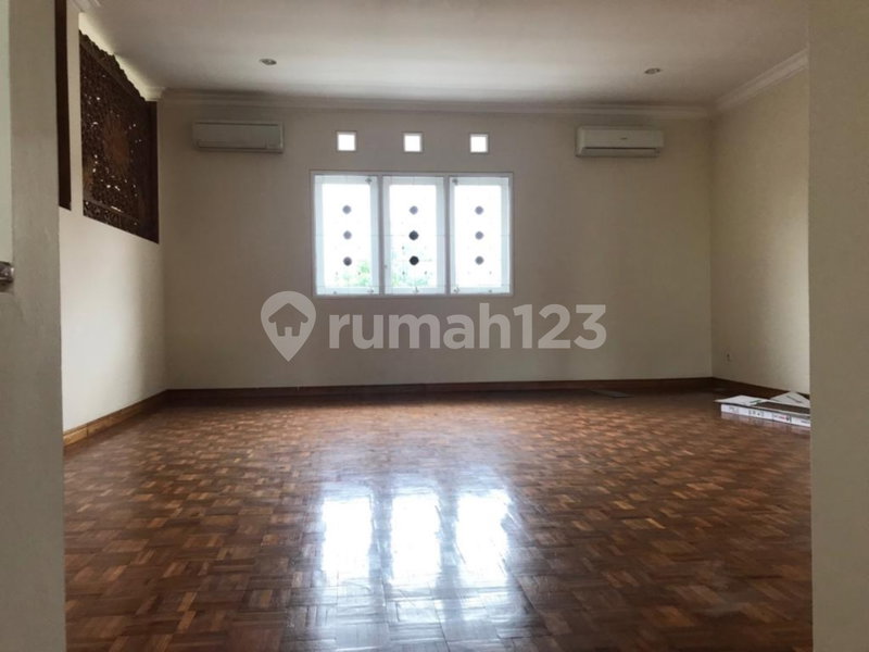 House for rent in Tangerang, Indonesia · Sukasari · 5 rooms, 3 baths