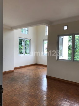House for rent in Tangerang, Indonesia · Sukasari · 5 rooms, 3 baths