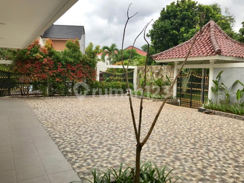 House for rent in Tangerang, Indonesia · Sukasari · 5 rooms, 3 baths