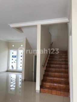 House for rent in Tangerang, Indonesia · Sukasari · 5 rooms, 3 baths