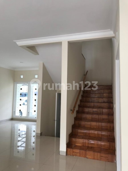 House for rent in Tangerang, Indonesia · Sukasari · 5 rooms, 3 baths