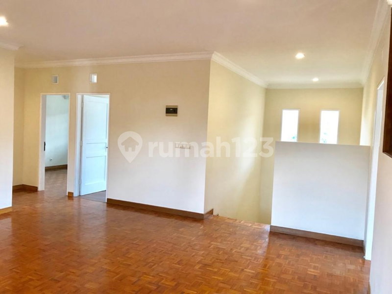 House for rent in Tangerang, Indonesia · Sukasari · 5 rooms, 3 baths