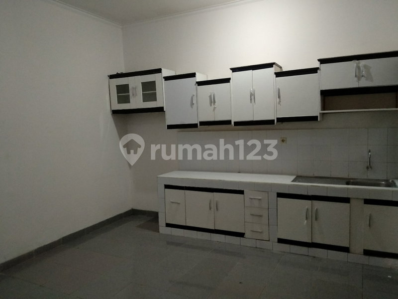 House for rent in North Jakarta, Indonesia · Penjaringan · 4 rooms, 4 baths