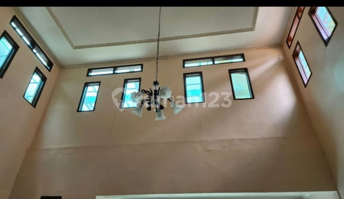 House for rent in Tangerang, Indonesia · Sukasari · 5 rooms, 4 baths