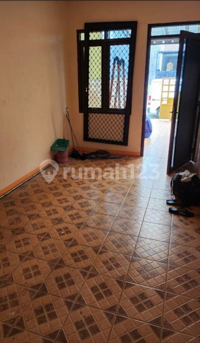 House for rent in Tangerang, Indonesia · Sukasari · 5 rooms, 4 baths