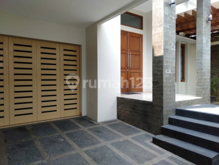 House for rent in Tangerang, Indonesia · Sukasari · 4 rooms, 4 baths