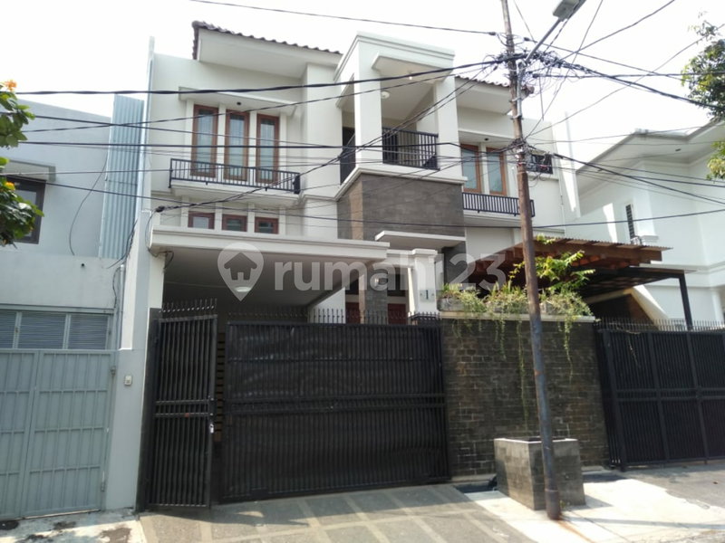House for rent in Tangerang, Indonesia · Sukasari · 4 rooms, 4 baths