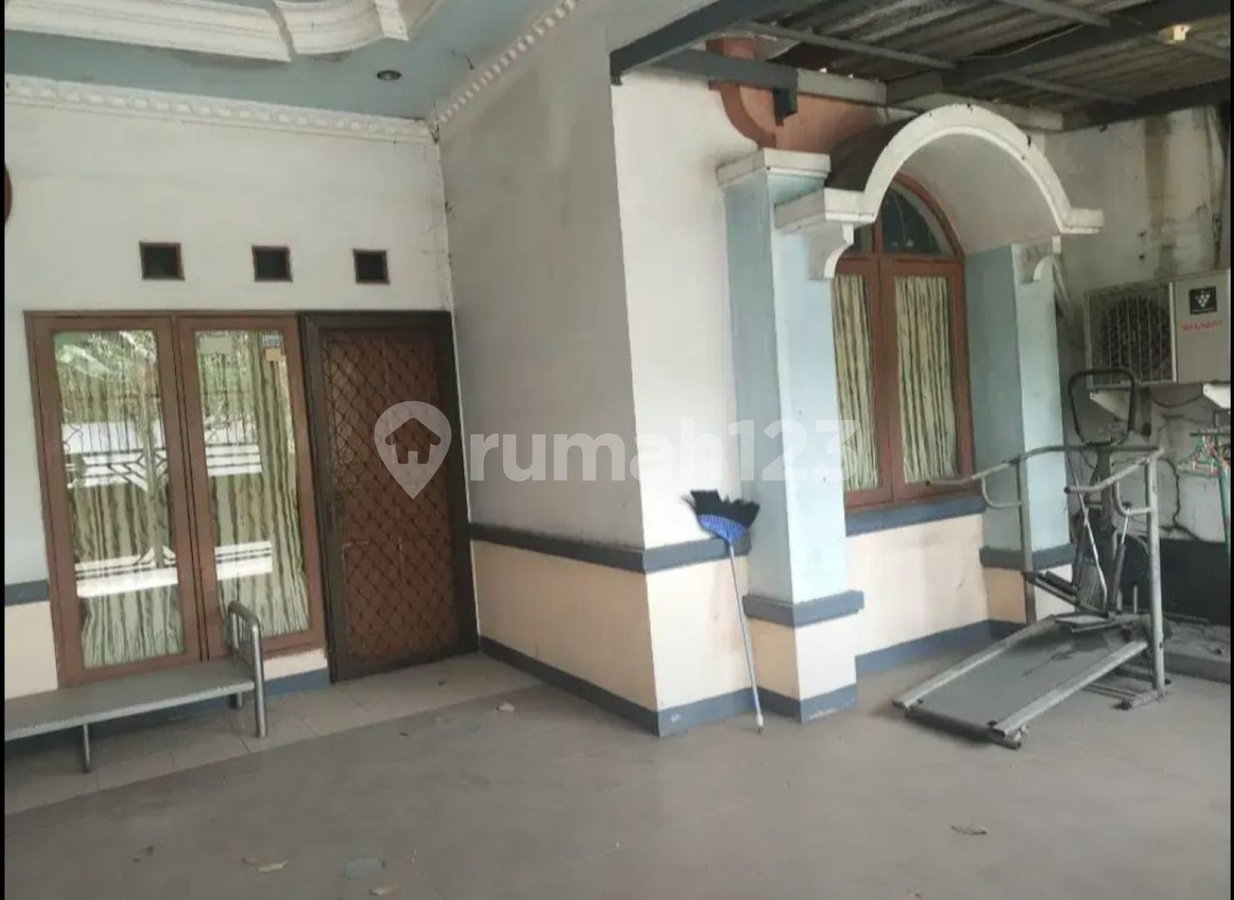House for rent in Bekasi, Indonesia · 4 rooms, 2 baths