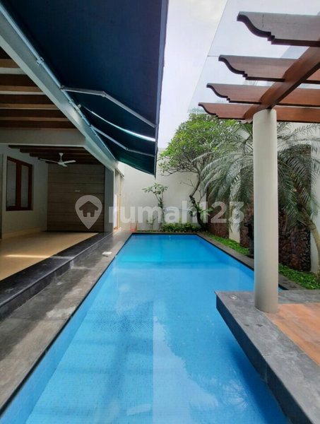 House for rent in South Jakarta, Indonesia · Kebayoran Lama · 5 rooms, 5 baths