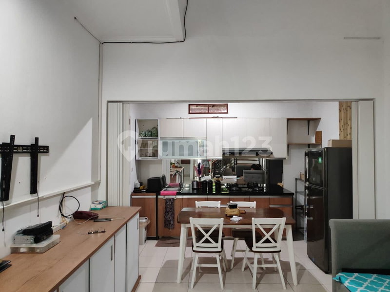 House for rent in Bandung, Indonesia · 5 rooms, 3 baths