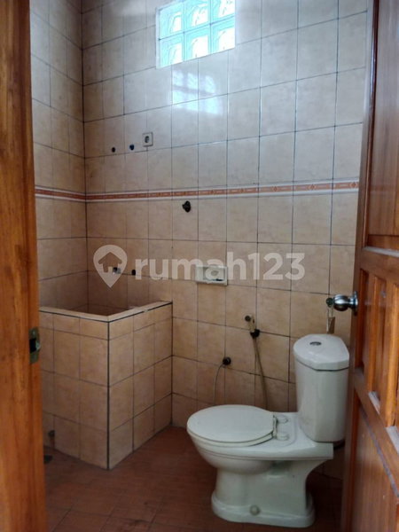 House for rent in Bandung, Indonesia · 6 rooms, 5 baths