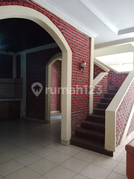 House for rent in Bandung, Indonesia · 6 rooms, 5 baths
