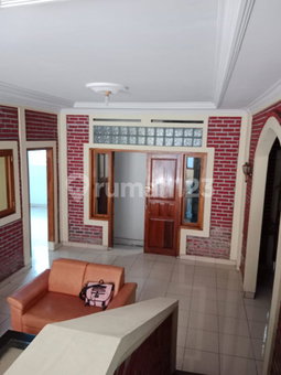 House for rent in Bandung, Indonesia · 6 rooms, 5 baths