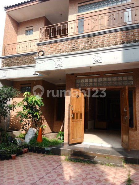 House for rent in Bandung, Indonesia · 6 rooms, 5 baths
