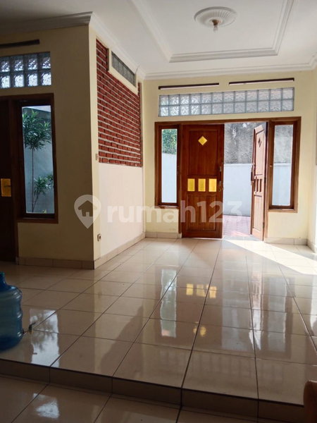 House for rent in Bandung, Indonesia · 6 rooms, 5 baths