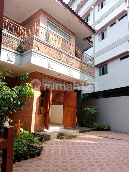 House for rent in Bandung, Indonesia · 6 rooms, 5 baths