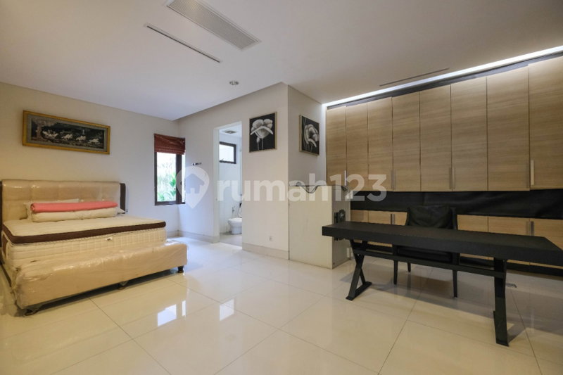 House for rent in North Jakarta, Indonesia · Penjaringan · 5 rooms, 5 baths