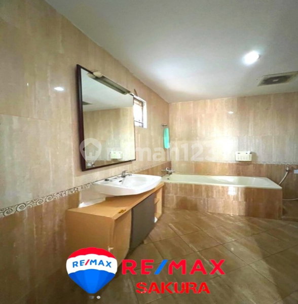 House for rent in Bandung, Indonesia · 4 rooms, 4 baths