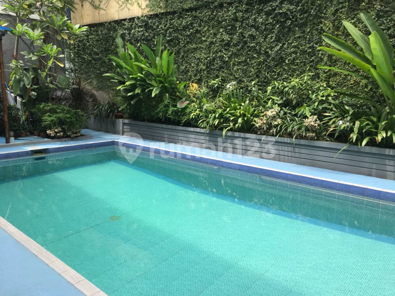 House for rent in Jakarta, Indonesia · Tebet · 5 rooms, 4 baths