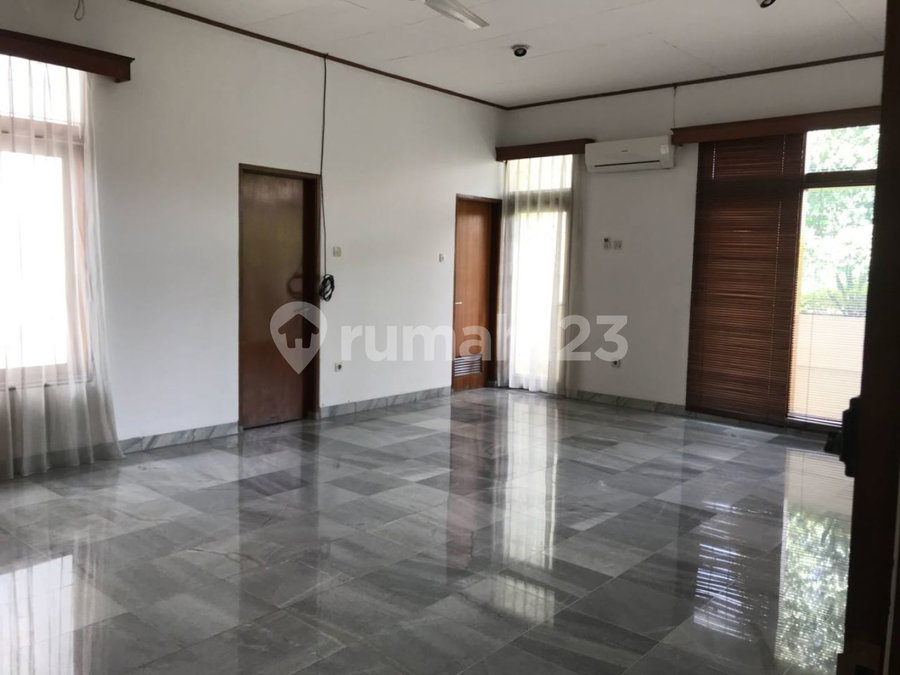 House for rent in Jakarta, Indonesia · Tebet · 5 rooms, 4 baths
