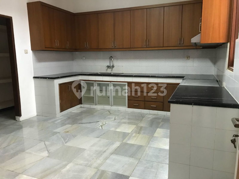 House for rent in Jakarta, Indonesia · Tebet · 5 rooms, 4 baths