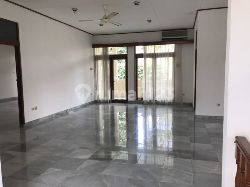 House for rent in Jakarta, Indonesia · Tebet · 5 rooms, 4 baths