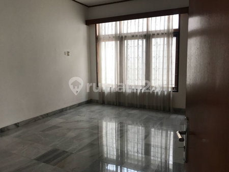 House for rent in Jakarta, Indonesia · Tebet · 5 rooms, 4 baths