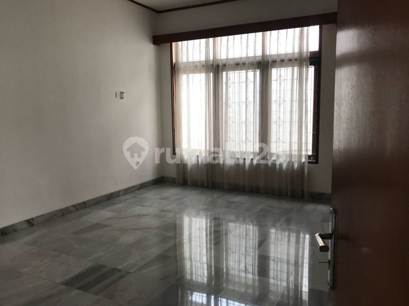 House for rent in Jakarta, Indonesia · Tebet · 5 rooms, 4 baths