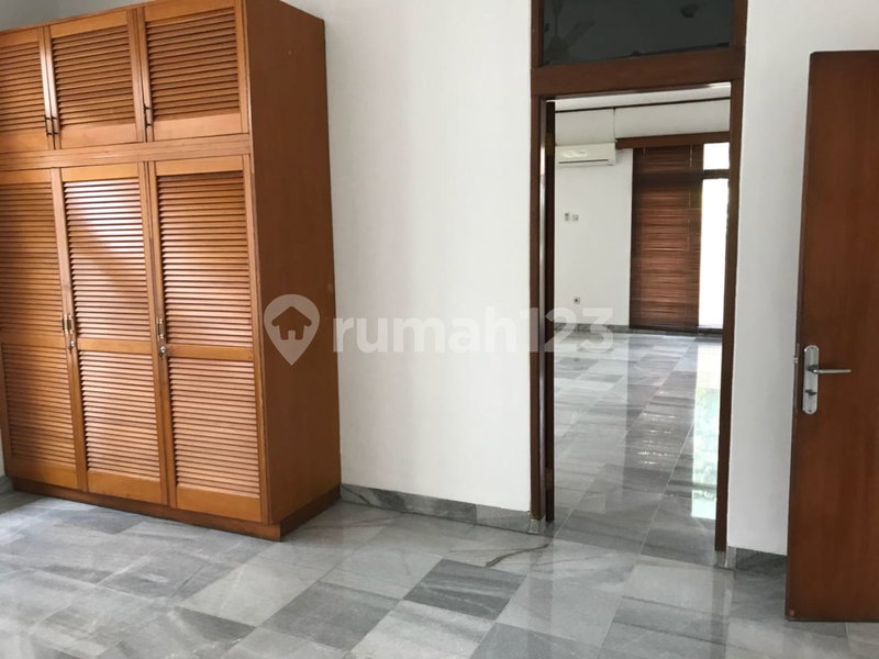 House for rent in Jakarta, Indonesia · Tebet · 5 rooms, 4 baths