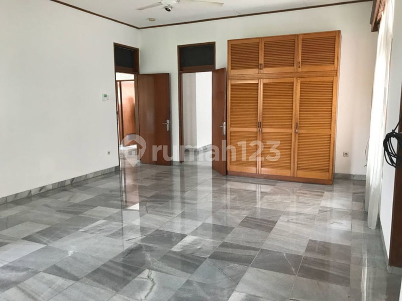House for rent in Jakarta, Indonesia · Tebet · 5 rooms, 4 baths