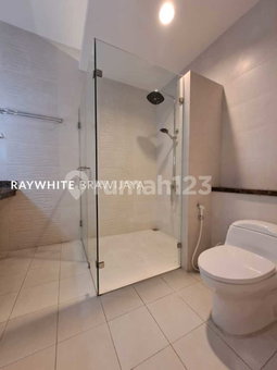 House for rent in South Jakarta, Indonesia · Kebayoran Lama · 4 rooms, 4 baths