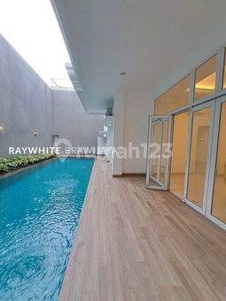 House for rent in South Jakarta, Indonesia · Kebayoran Lama · 4 rooms, 4 baths