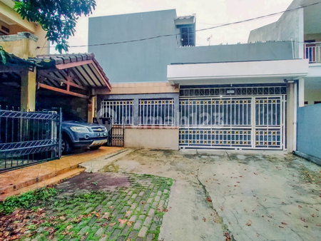 House for rent in Tangerang, Indonesia · Riding · 4 rooms, 3 baths