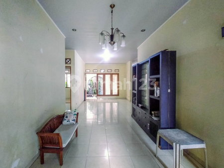 House for rent in Tangerang, Indonesia · Riding · 4 rooms, 3 baths