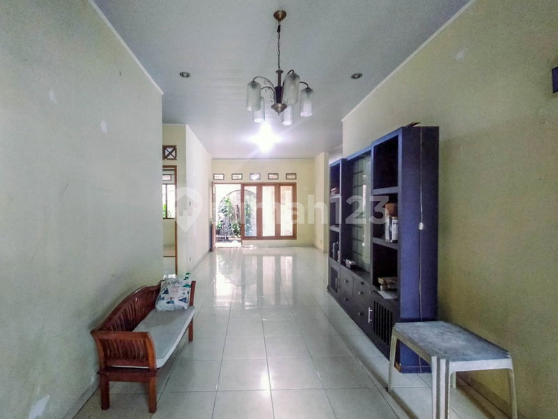 House for rent in Tangerang, Indonesia · Riding · 4 rooms, 3 baths