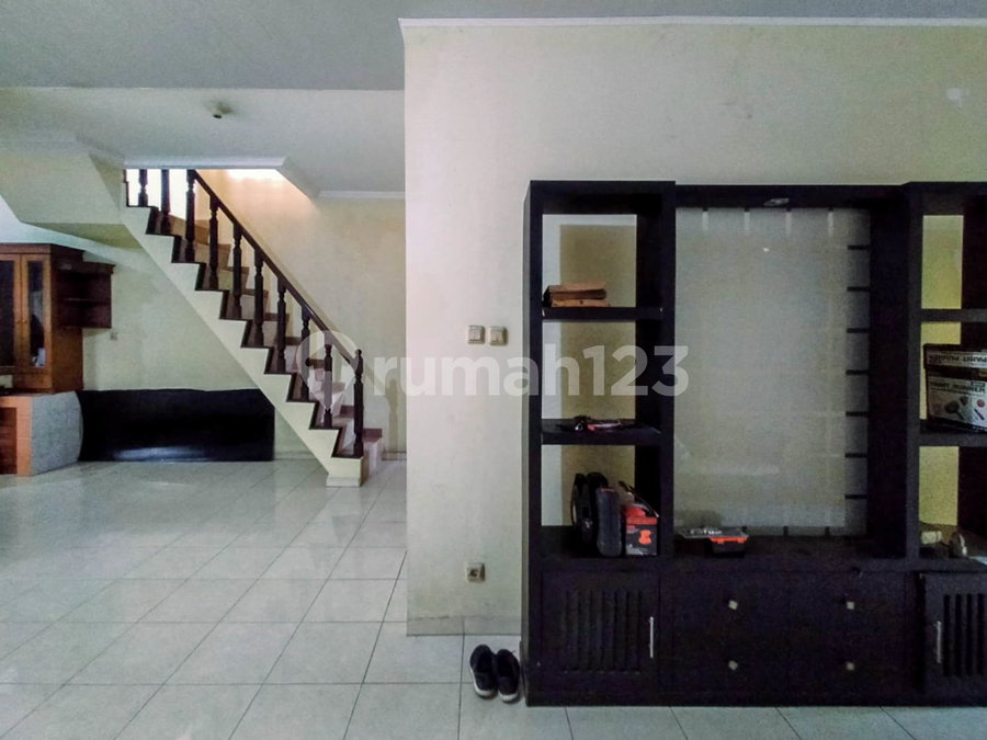 House for rent in Tangerang, Indonesia · Riding · 4 rooms, 3 baths
