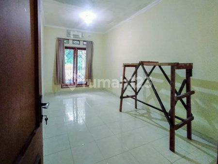 House for rent in Tangerang, Indonesia · Riding · 4 rooms, 3 baths