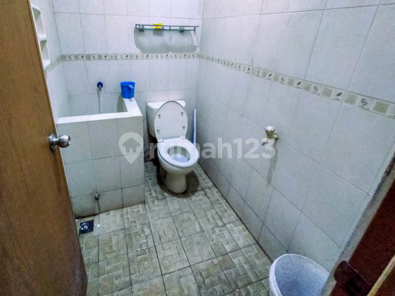 House for rent in Tangerang, Indonesia · Riding · 4 rooms, 3 baths