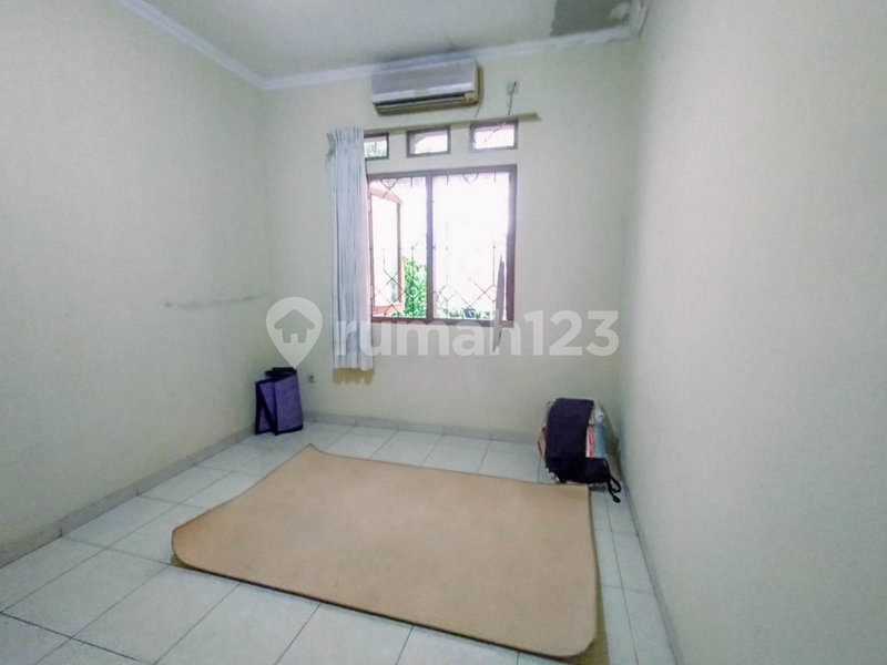 House for rent in Tangerang, Indonesia · Riding · 4 rooms, 3 baths