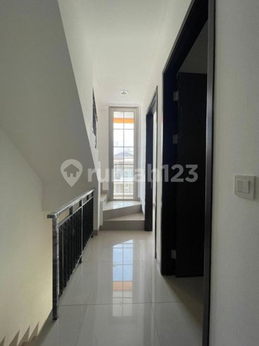 House for rent in Bandung, Indonesia · 3 rooms, 3 baths