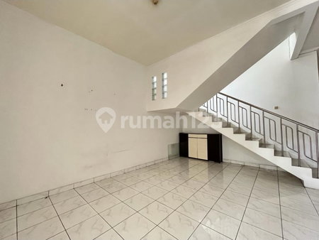 House for rent in Bandung, Indonesia · 4 rooms, 3 baths