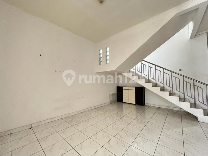 House for rent in Bandung, Indonesia · 4 rooms, 3 baths