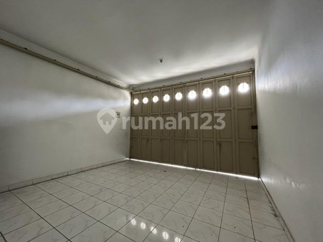 House for rent in Bandung, Indonesia · 4 rooms, 3 baths