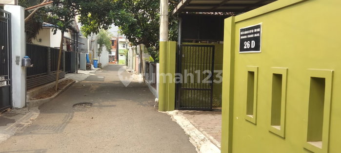 House for rent in Depok, Indonesia · Jagakarsa · 4 rooms, 4 baths